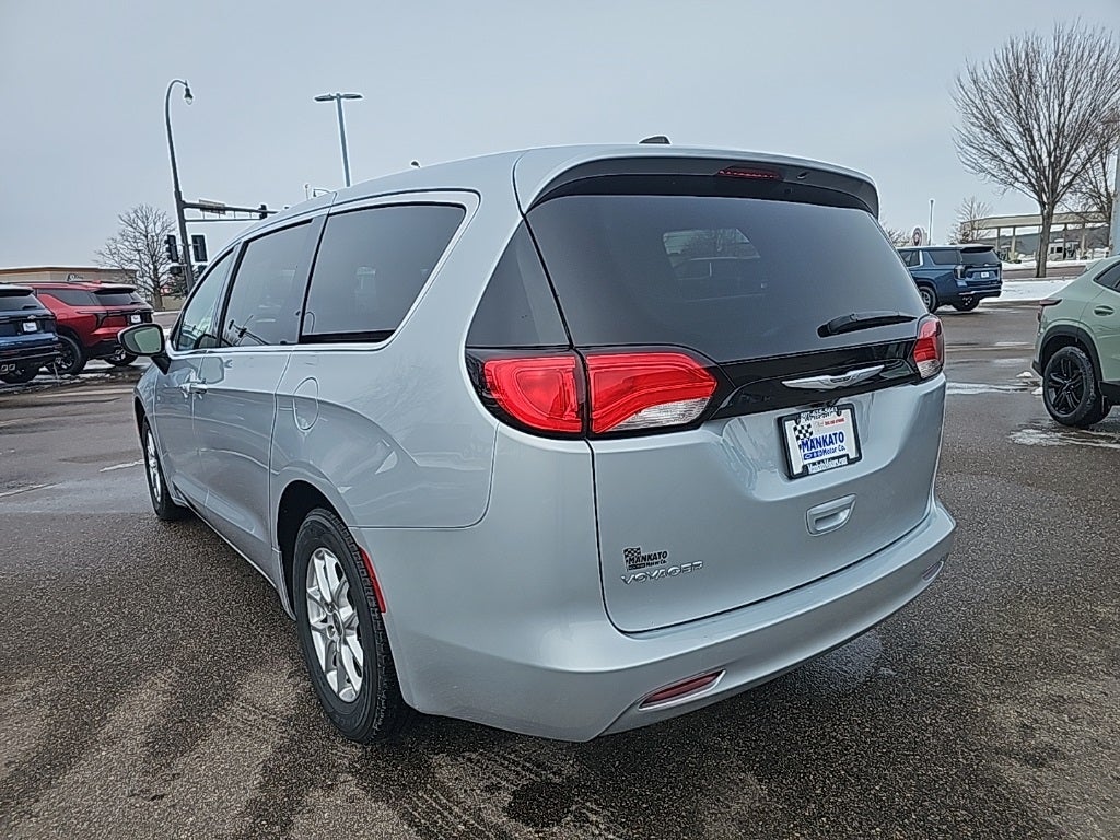 2023 Chrysler Voyager LX