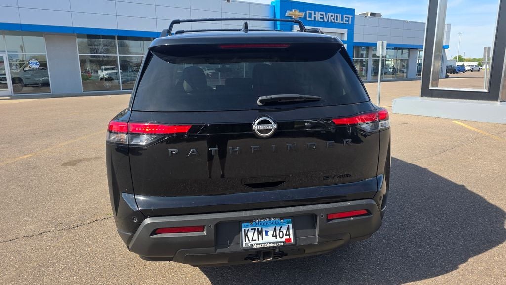 2024 Nissan Pathfinder SV