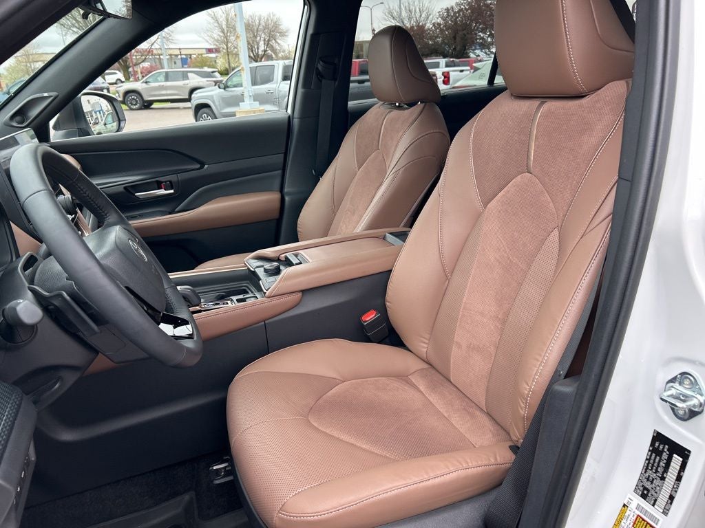 2025 Toyota Grand Highlander Hybrid MAX Platinum