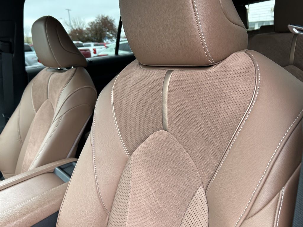 2025 Toyota Grand Highlander Hybrid MAX Platinum