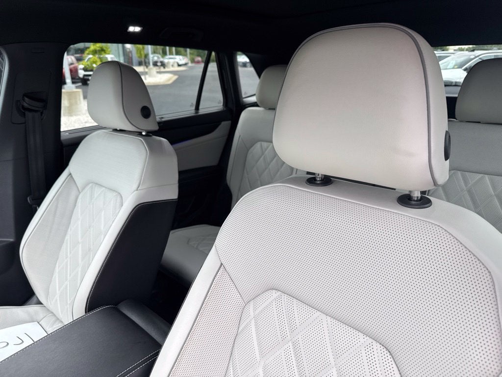 2024 Volkswagen Atlas Cross Sport 2.0T SEL Premium R-Line