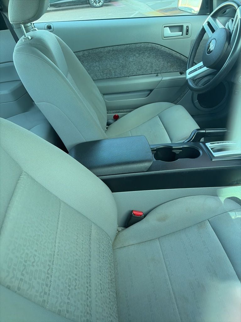 2005 Ford Mustang V6 Deluxe