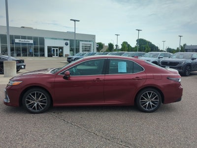 2022 Toyota Camry Hybrid XLE
