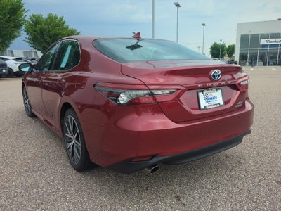 2022 Toyota Camry Hybrid XLE
