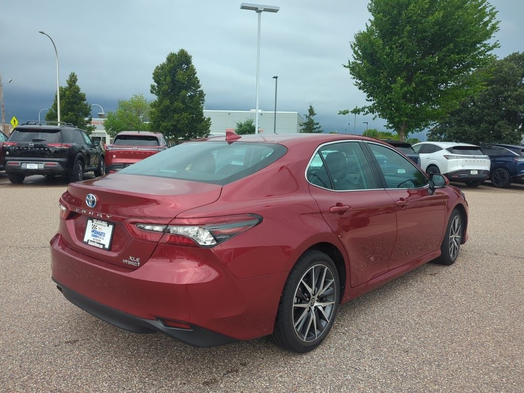 2022 Toyota Camry Hybrid XLE