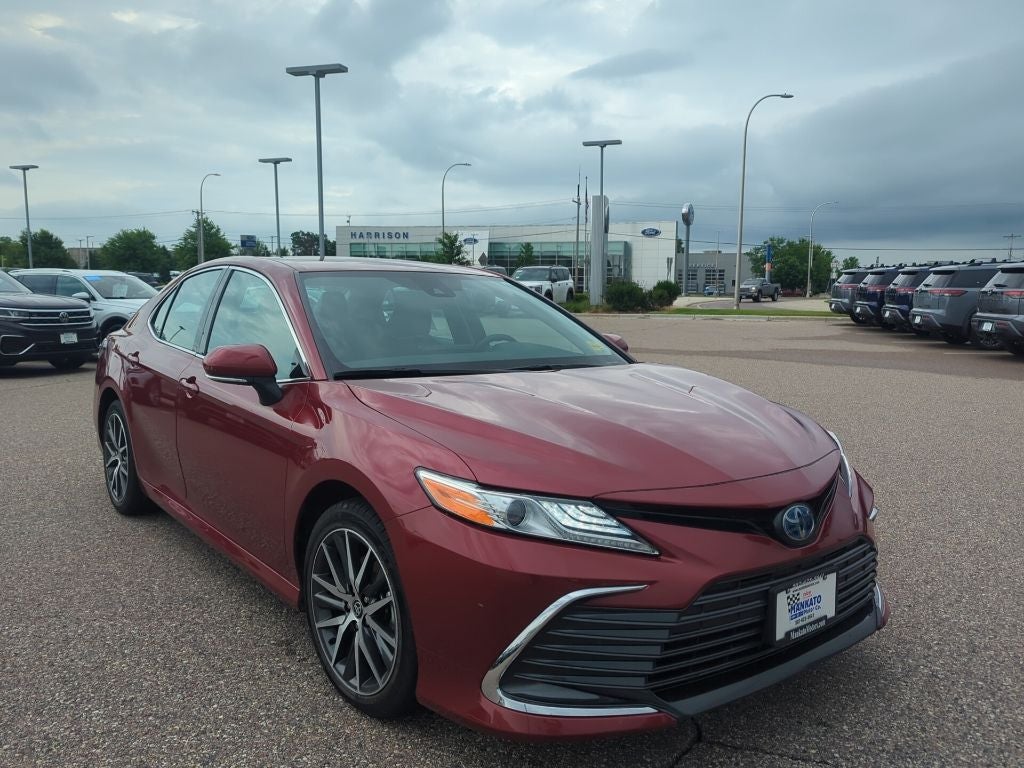 2022 Toyota Camry Hybrid XLE