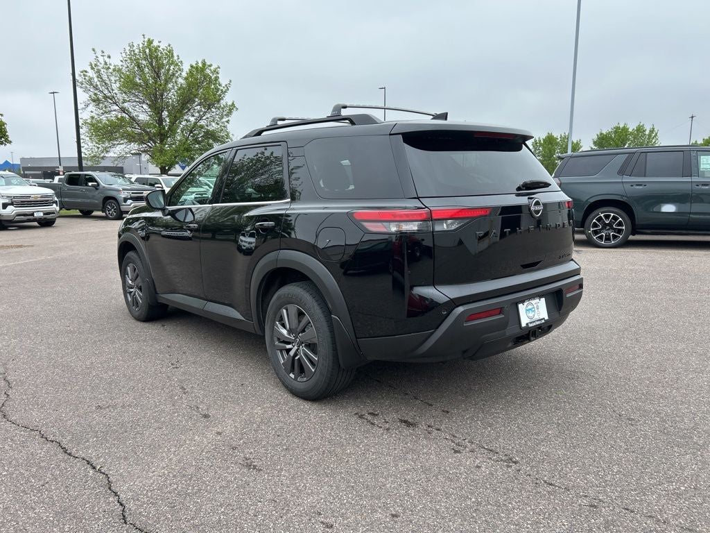 2024 Nissan Pathfinder SV