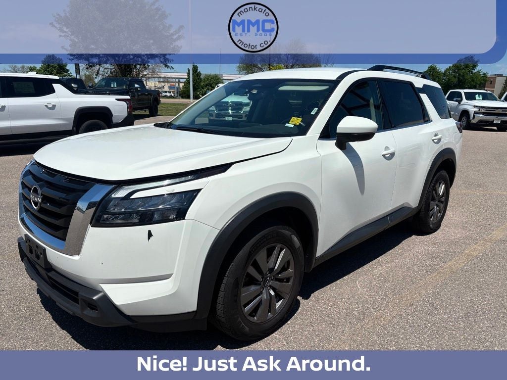 2025 Nissan Pathfinder SV