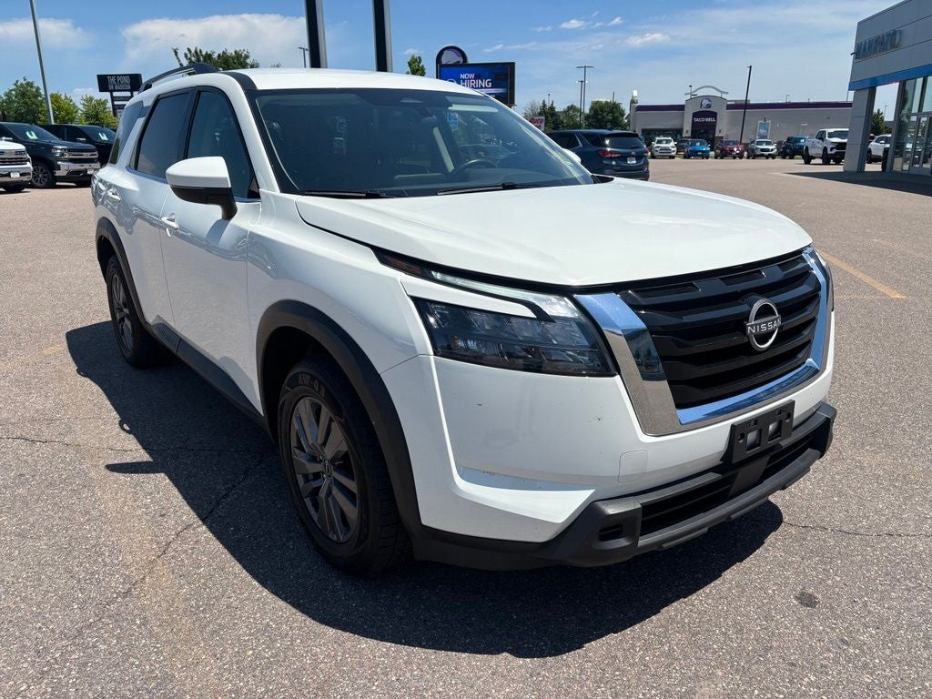 2025 Nissan Pathfinder SV