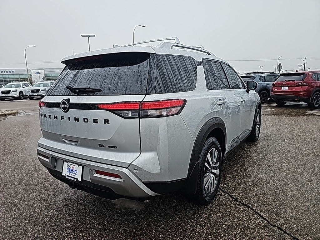 2022 Nissan Pathfinder SL