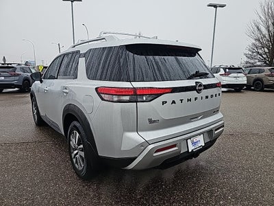 2022 Nissan Pathfinder SL