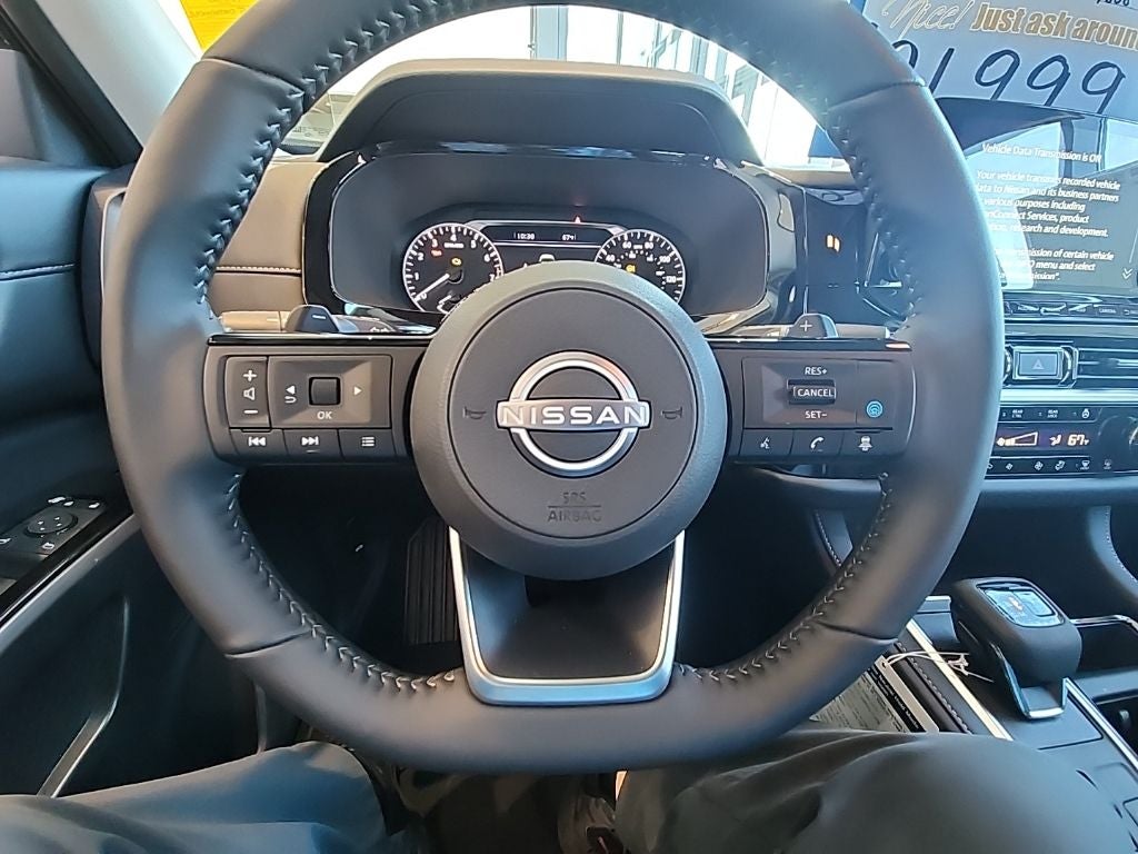 2025 Nissan Pathfinder SL