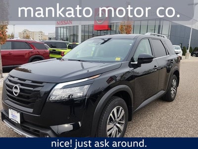 2025 Nissan Pathfinder SL