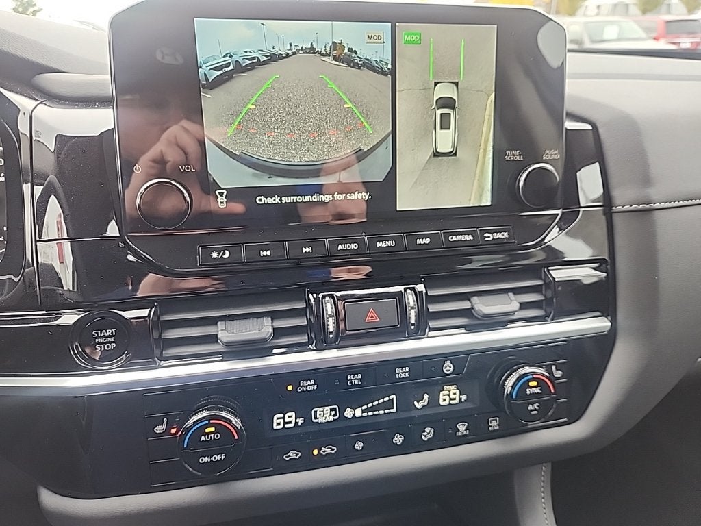 2025 Nissan Pathfinder SL