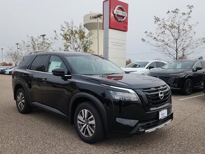 2025 Nissan Pathfinder SL