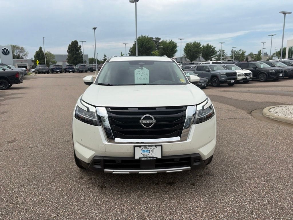 2024 Nissan Pathfinder SL
