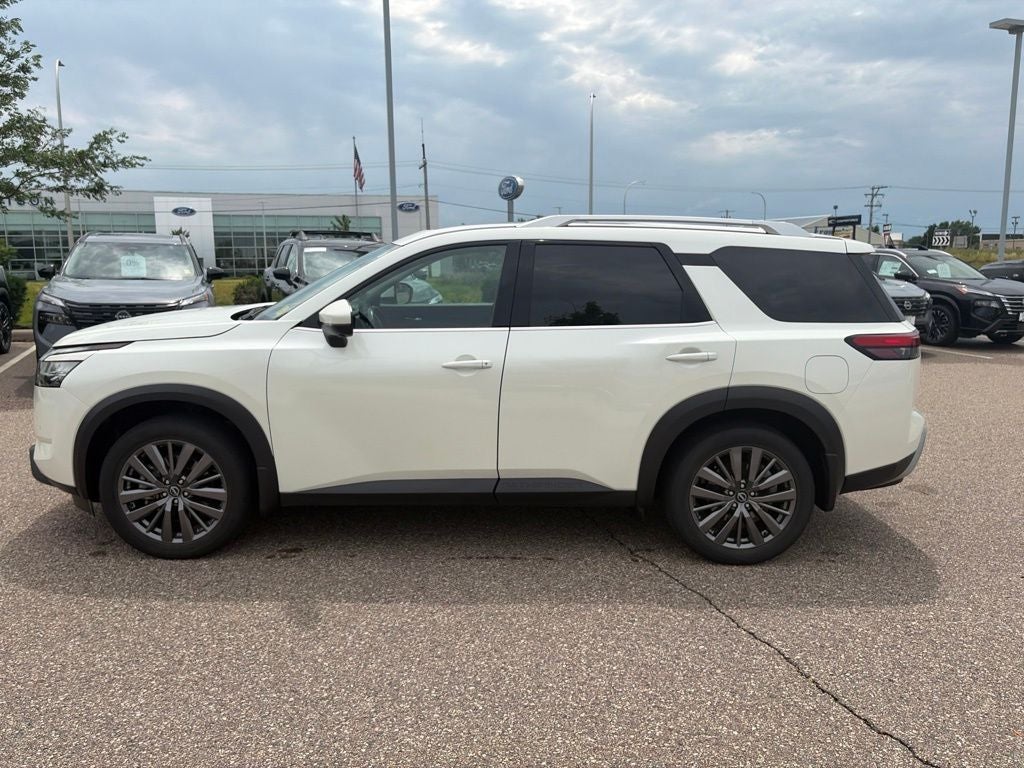 2024 Nissan Pathfinder SL
