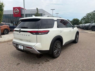 2024 Nissan Pathfinder SL