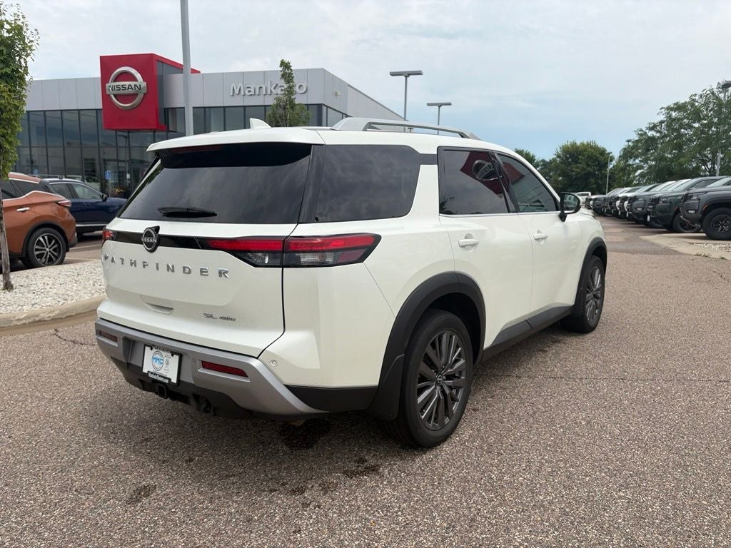 2024 Nissan Pathfinder SL