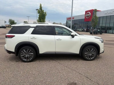 2024 Nissan Pathfinder SL