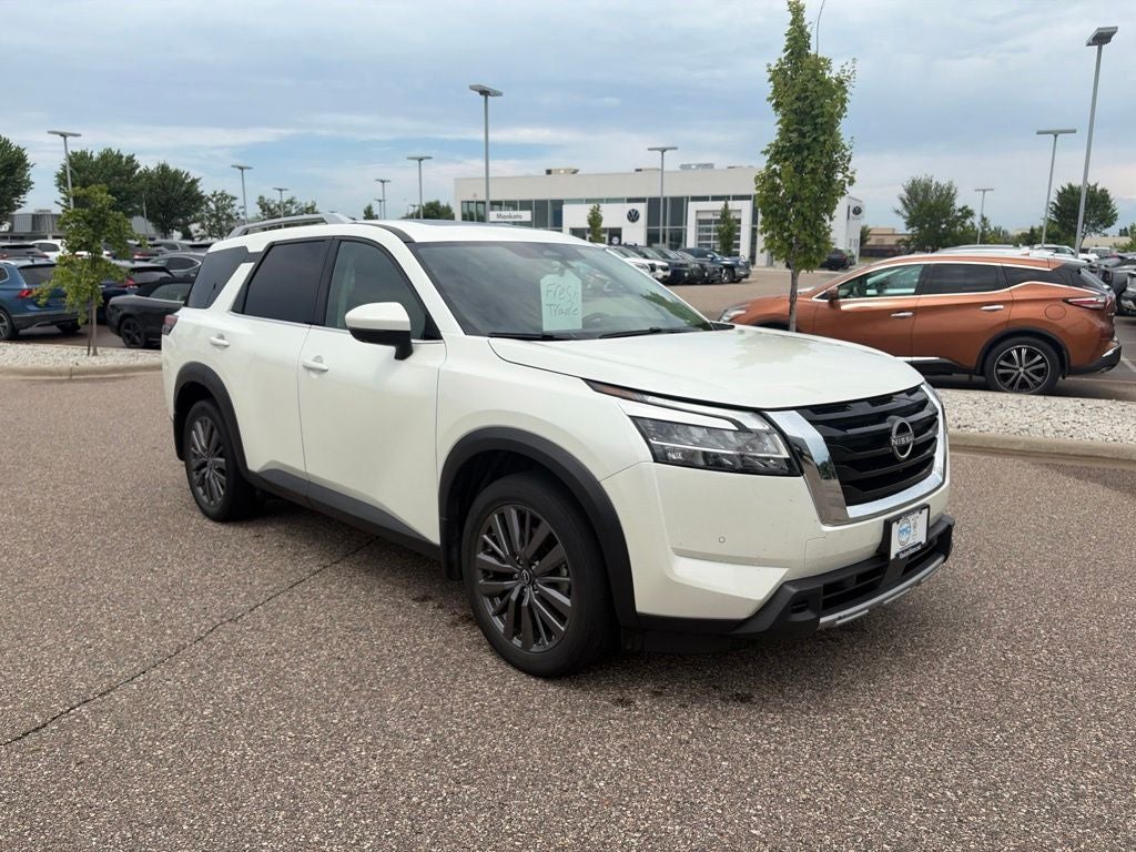 2024 Nissan Pathfinder SL