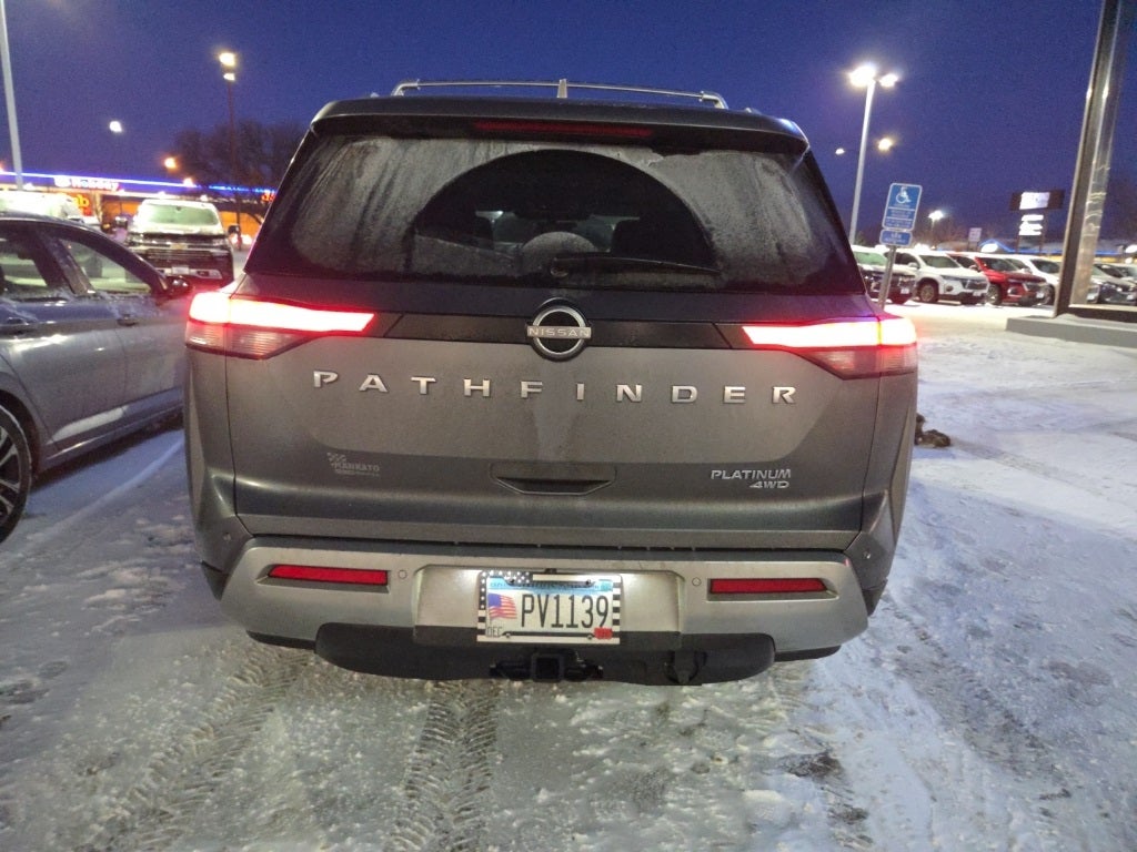 2023 Nissan Pathfinder Platinum