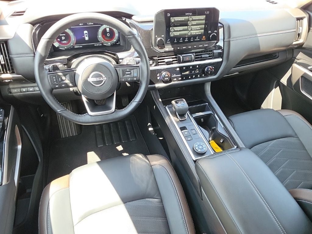 2025 Nissan Pathfinder Platinum