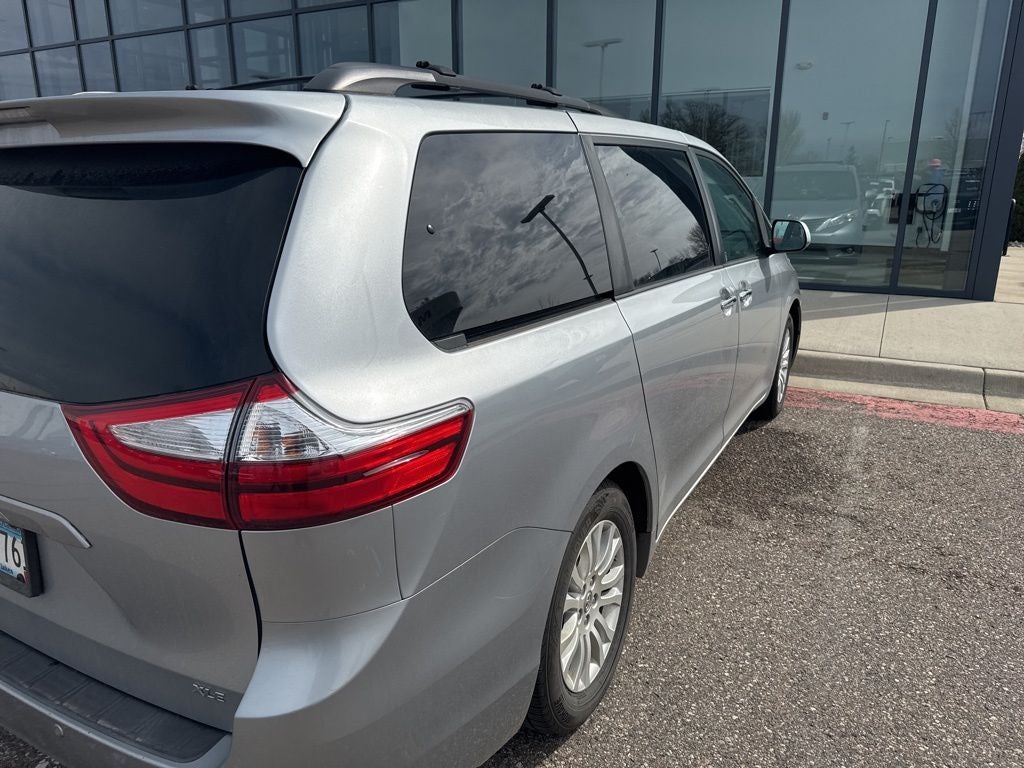 2015 Toyota Sienna XLE 8 Passenger