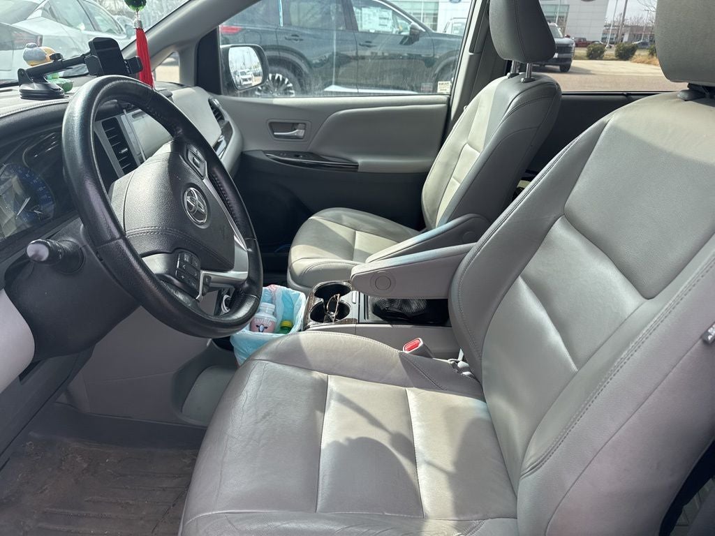 2015 Toyota Sienna XLE 8 Passenger