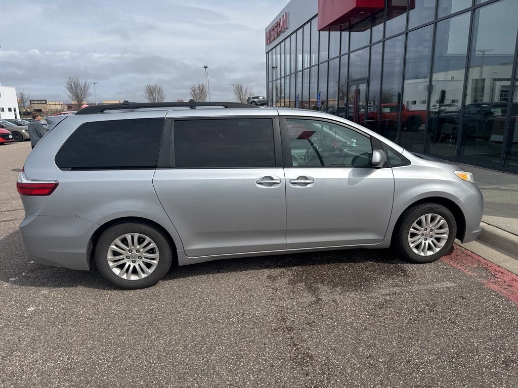 2015 Toyota Sienna XLE 8 Passenger