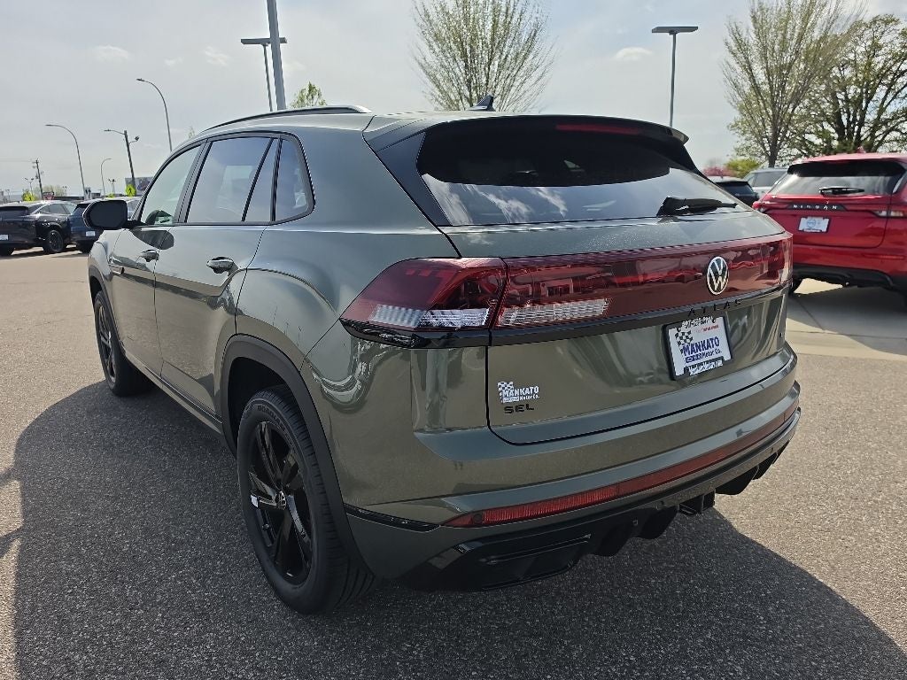2026 Volkswagen Atlas Cross Sport 2.0T SEL R-Line Black