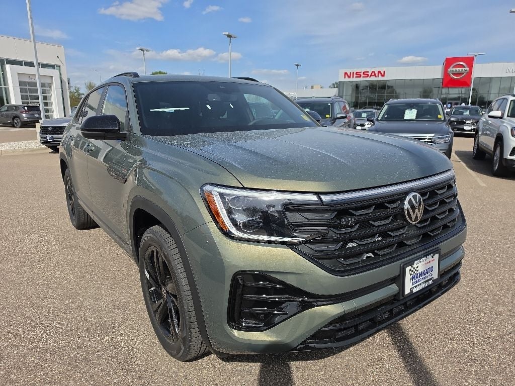 2026 Volkswagen Atlas Cross Sport 2.0T SEL R-Line Black