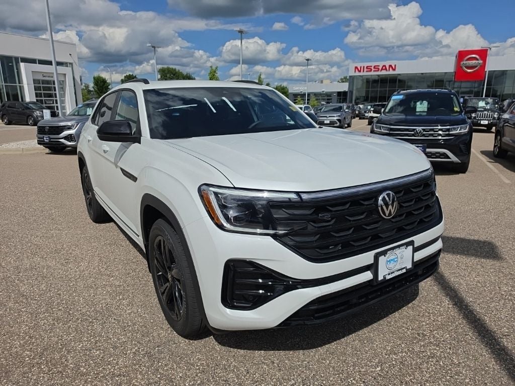 2026 Volkswagen Atlas Cross Sport 2.0T SEL R-Line Black