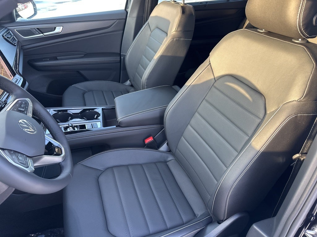 2026 Volkswagen Atlas Cross Sport 2.0T SEL R-Line Black