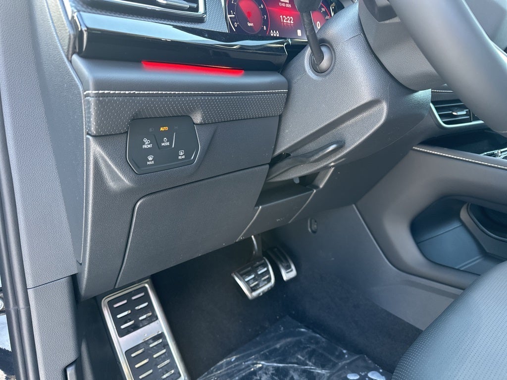 2026 Volkswagen Atlas Cross Sport 2.0T SEL R-Line Black