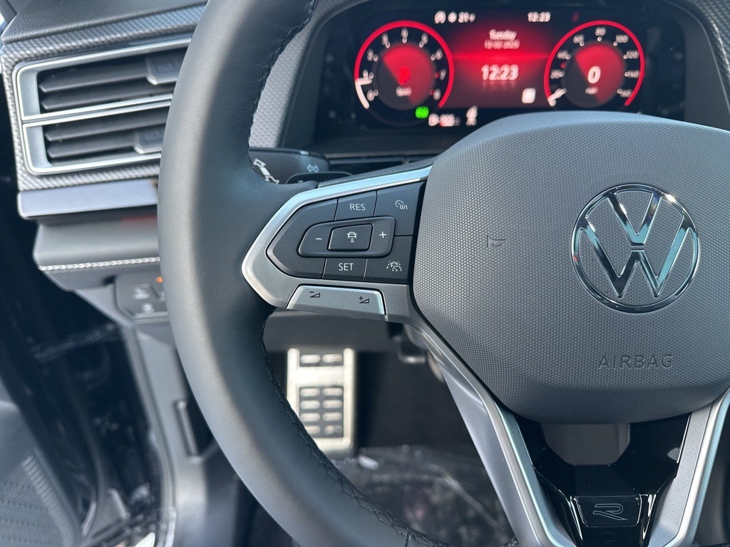 2026 Volkswagen Atlas Cross Sport 2.0T SEL R-Line Black