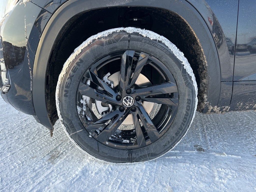 2026 Volkswagen Atlas Cross Sport 2.0T SEL R-Line Black