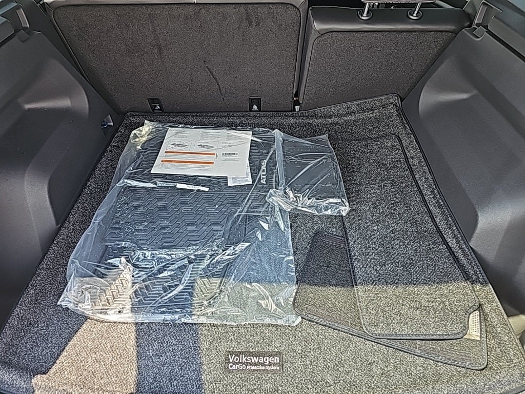 2025 Volkswagen Atlas Cross Sport 2.0T SEL R-Line Black