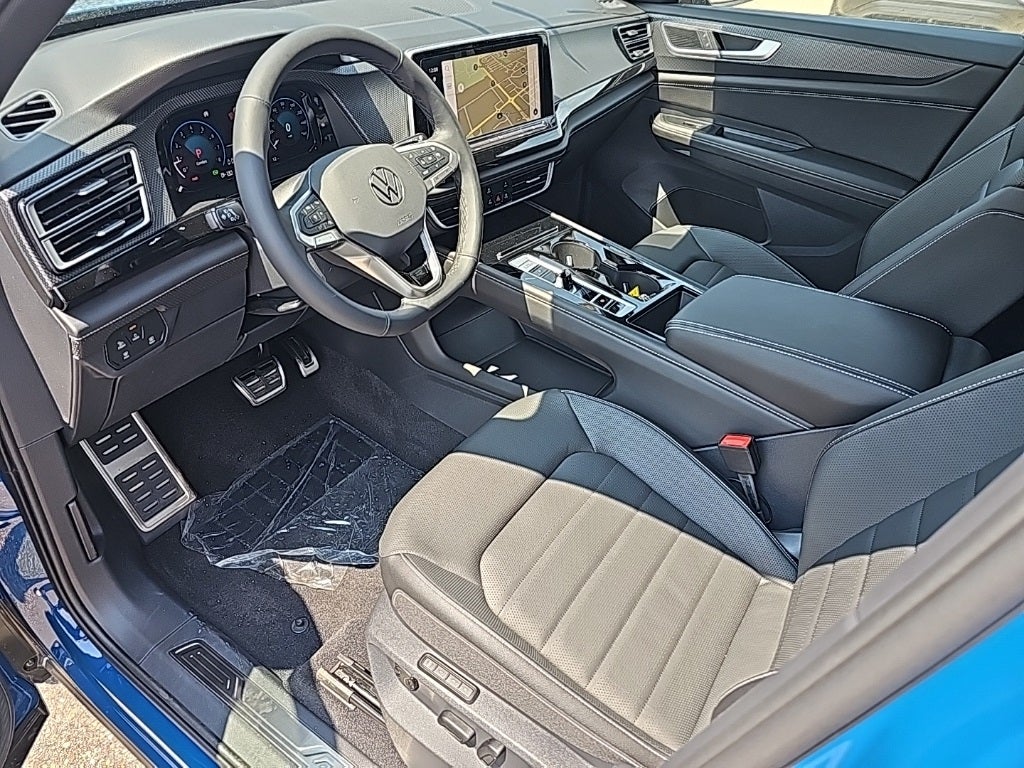 2025 Volkswagen Atlas Cross Sport 2.0T SEL R-Line Black