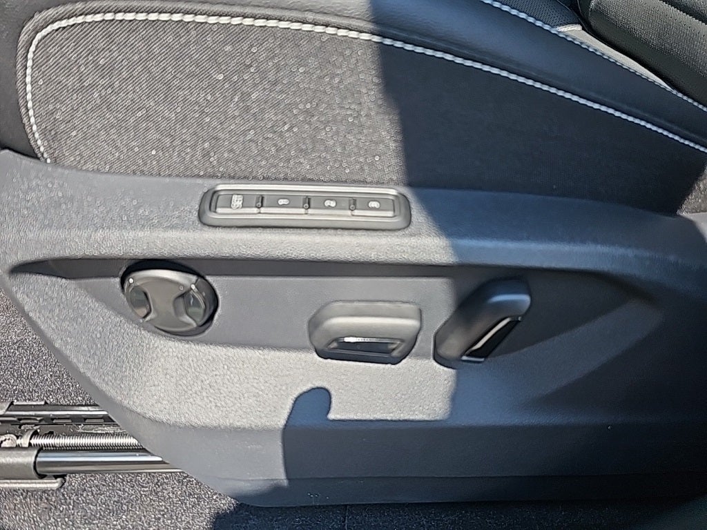 2025 Volkswagen Atlas Cross Sport 2.0T SEL R-Line Black