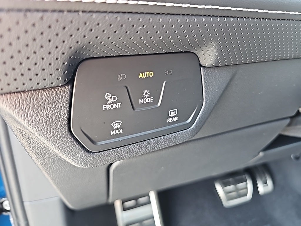 2025 Volkswagen Atlas Cross Sport 2.0T SEL R-Line Black