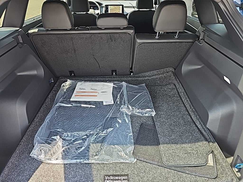 2025 Volkswagen Atlas Cross Sport 2.0T SEL R-Line Black