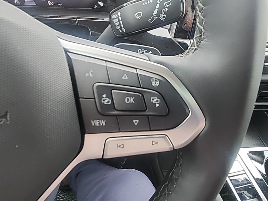 2025 Volkswagen Atlas 2.0T SEL Premium R-Line