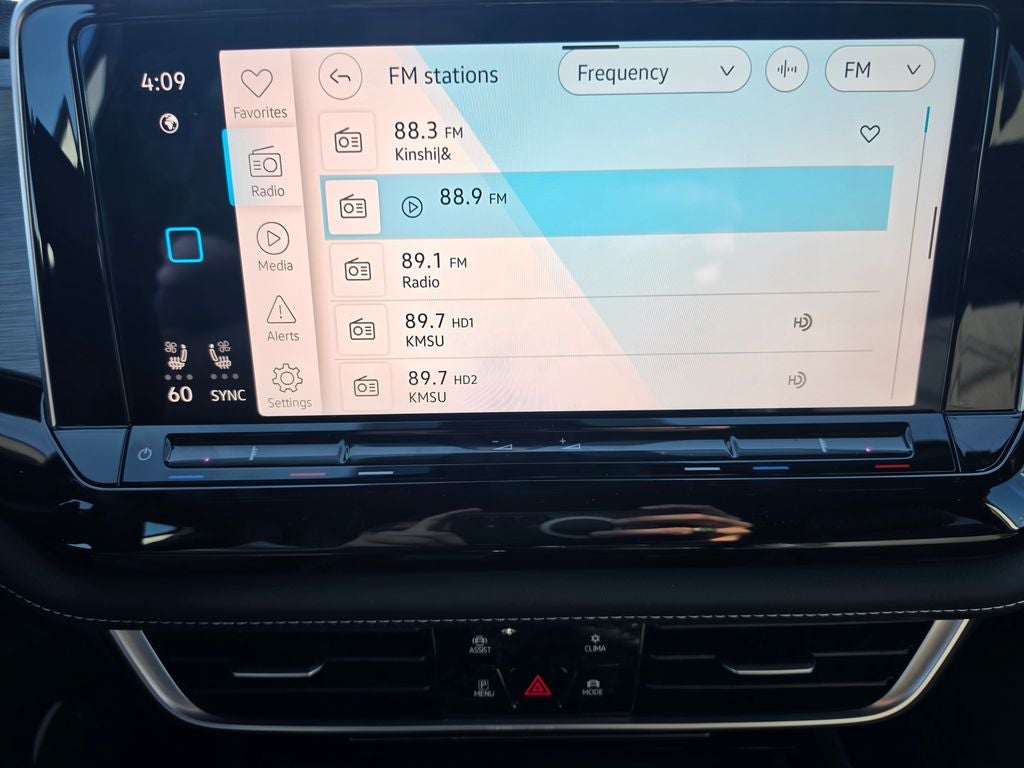 2026 Volkswagen Atlas Cross Sport SE w/Technology