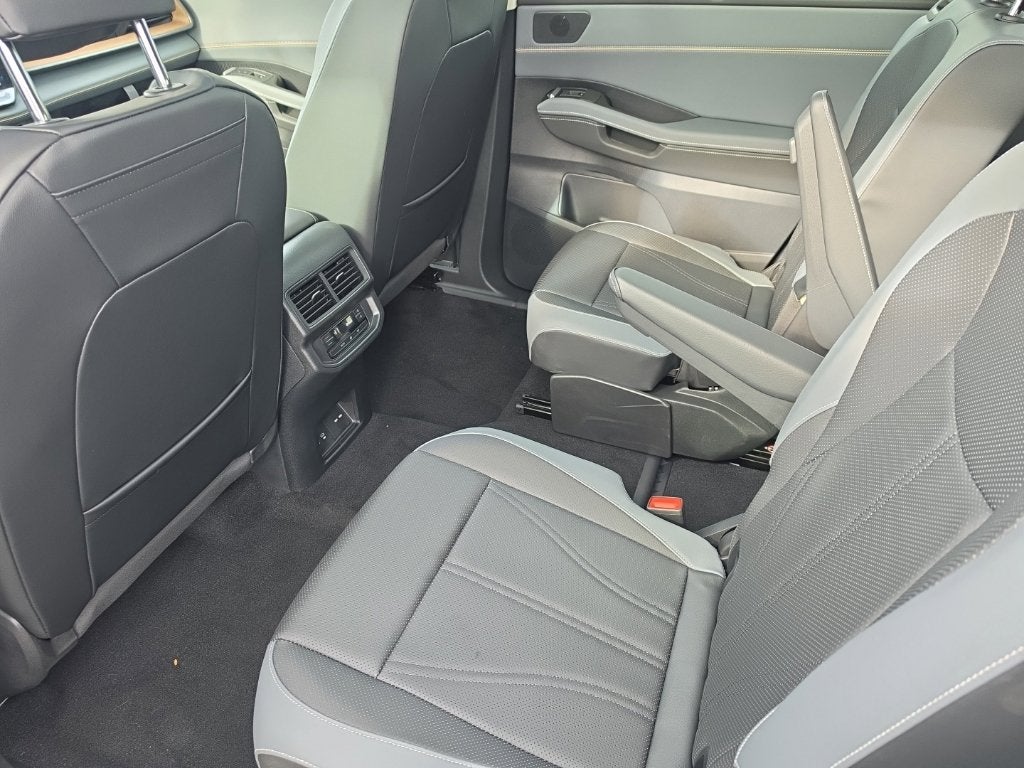 2027 Volkswagen Atlas SE w/Technology