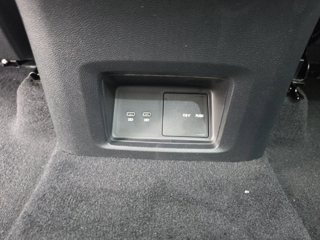 2027 Volkswagen Atlas SE w/Technology
