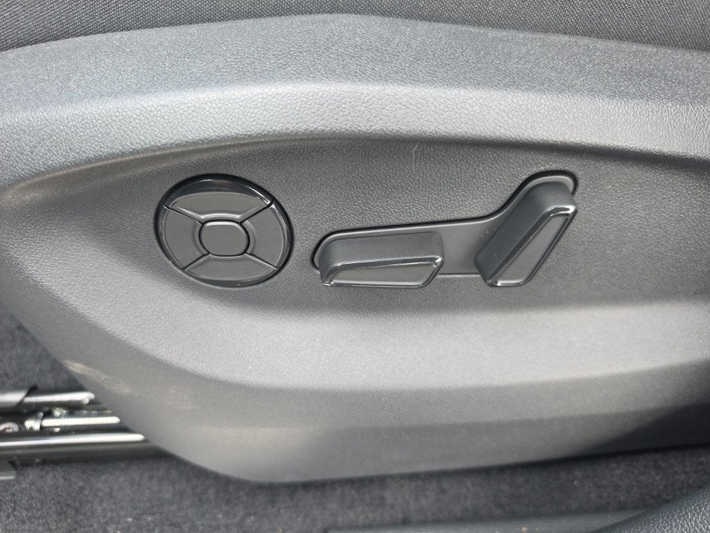2027 Volkswagen Atlas SE w/Technology
