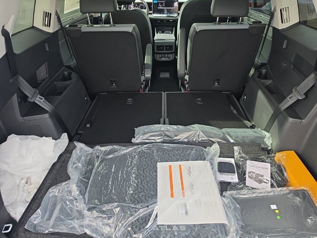 2027 Volkswagen Atlas SE w/Technology