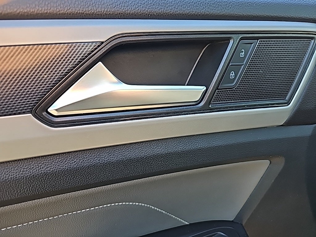 2023 Volkswagen Atlas Cross Sport 2.0T SEL R-Line