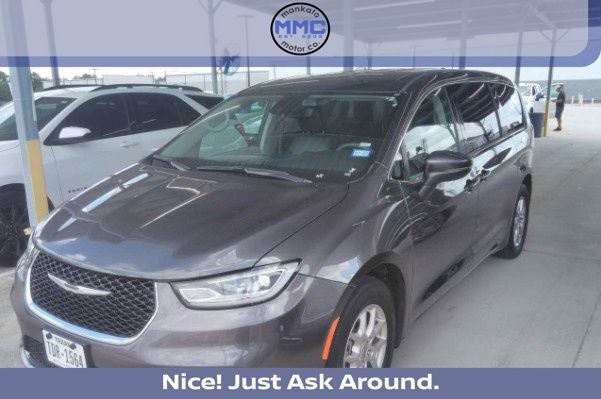 2023 Chrysler Pacifica Touring L's photo